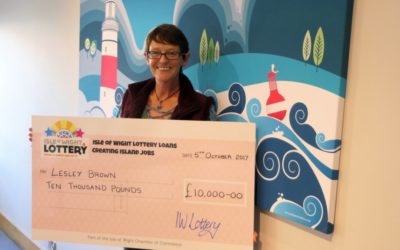 £10,000 Isle of Wight Lottery celebrations for Lesley